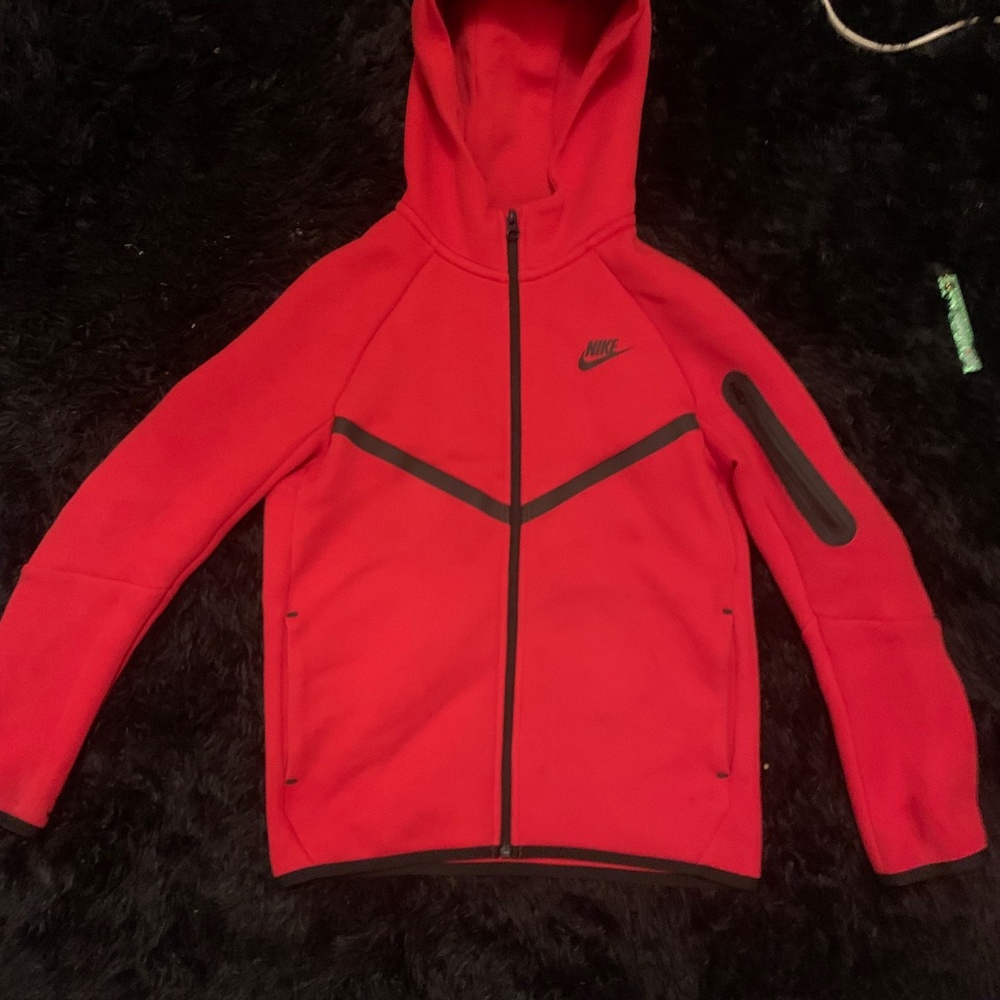 Red Nike Tech - image 4